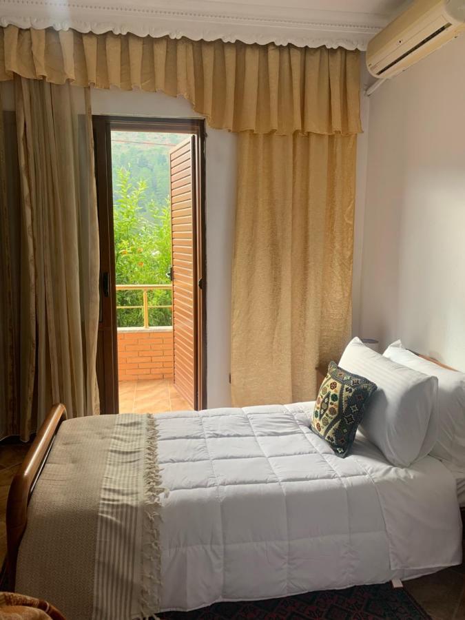 Vila Demaj! Free Parking Берат Екстер'єр фото